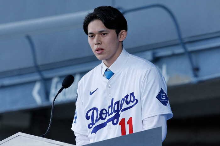 Welcome to LA! NBA LeBron James also welcomed, joining LAD officially wearing Sasaki No. 11 uniform