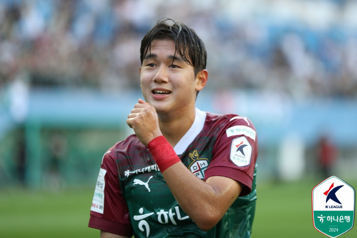 Minhyuk, wait there. K-League Daejeon Supernova Yoon Do-young, another Premier Leaguer is about to be born. Brighton Aston Villa are actively competing