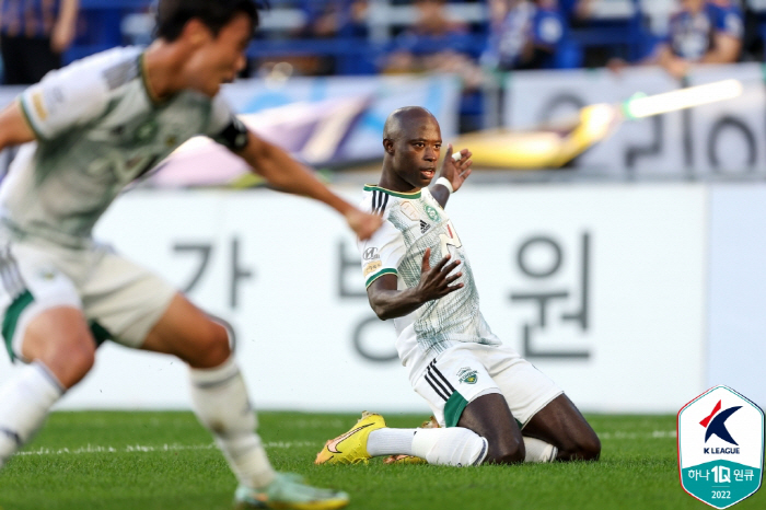  Incheon's promotion winning move establishes the strongest trio with the Jeonbuk ace, Baro Umpung, Mugosa Zerso