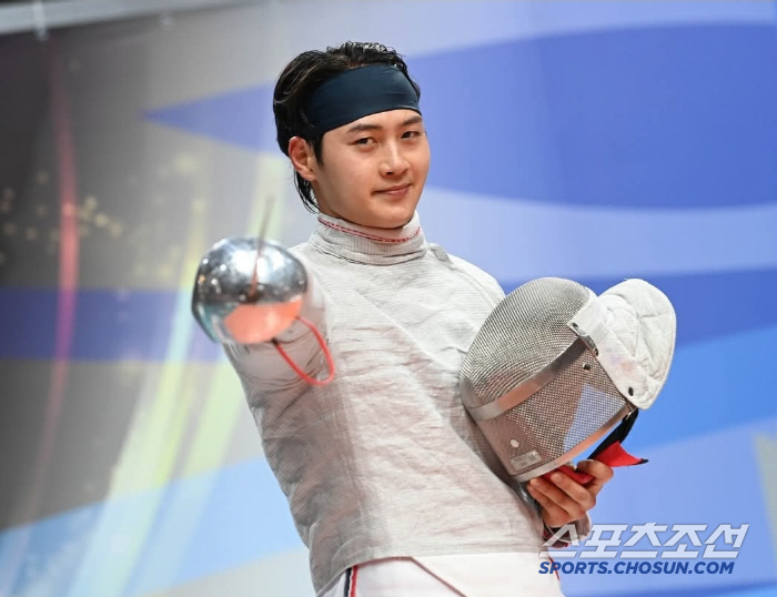 Fencing Emperor's Return Oh Sang-wook defeated the current world No. 1 to win the Plovodiff World Cup! Park Sangwon is also in third place. The Avengers in the new year!