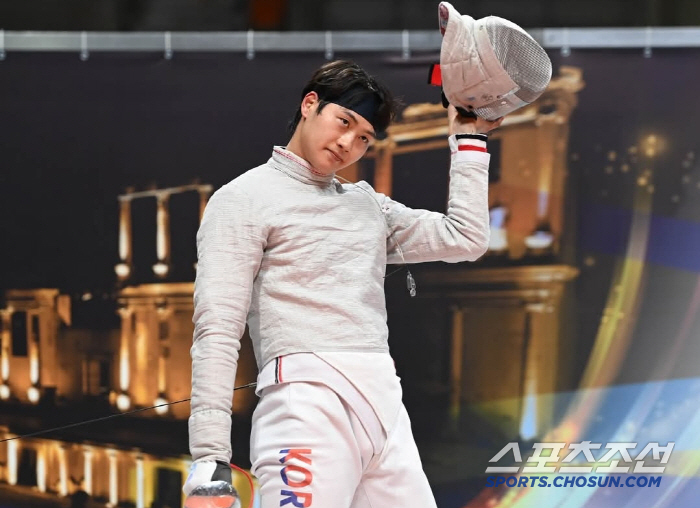 Fencing Emperor's Return Oh Sang-wook defeated the current world No. 1 to win the Plovodiff World Cup! Park Sangwon is also in third place. The Avengers in the new year!