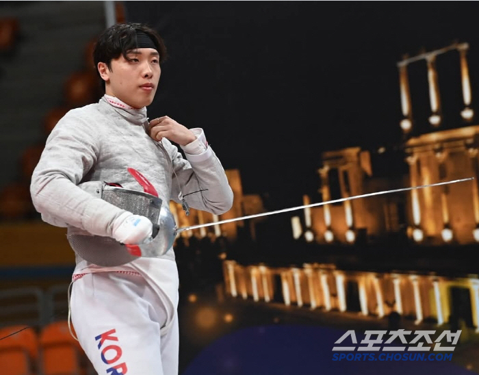 Fencing Emperor's Return Oh Sang-wook defeated the current world No. 1 to win the Plovodiff World Cup! Park Sangwon is also in third place. The Avengers in the new year!