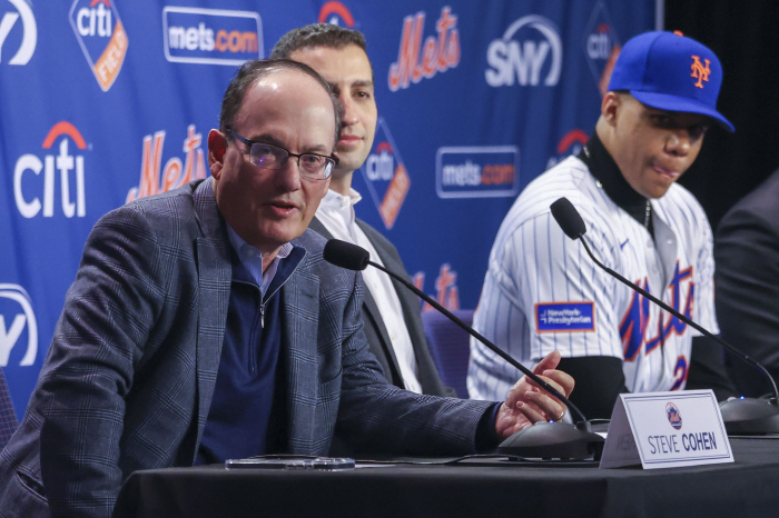 I hate these negotiations. I'm tired. The Mets owner explodes, and the interpretation of the pressure to actually break up with FA Alonso