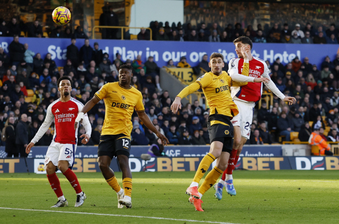 Releasing requests → Hwang Hee-chan, who failed to score again, Wolverhampton, who left Gomes, lost to 10 Arsenal → 4 consecutive league losses