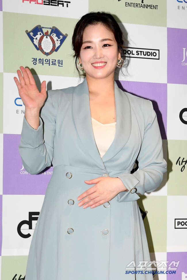 Singer Jung Mi-ae was diagnosed with cancer of the tongue four years ago, and partial resection of the tongue...I gave up my dream of becoming a singer for a while