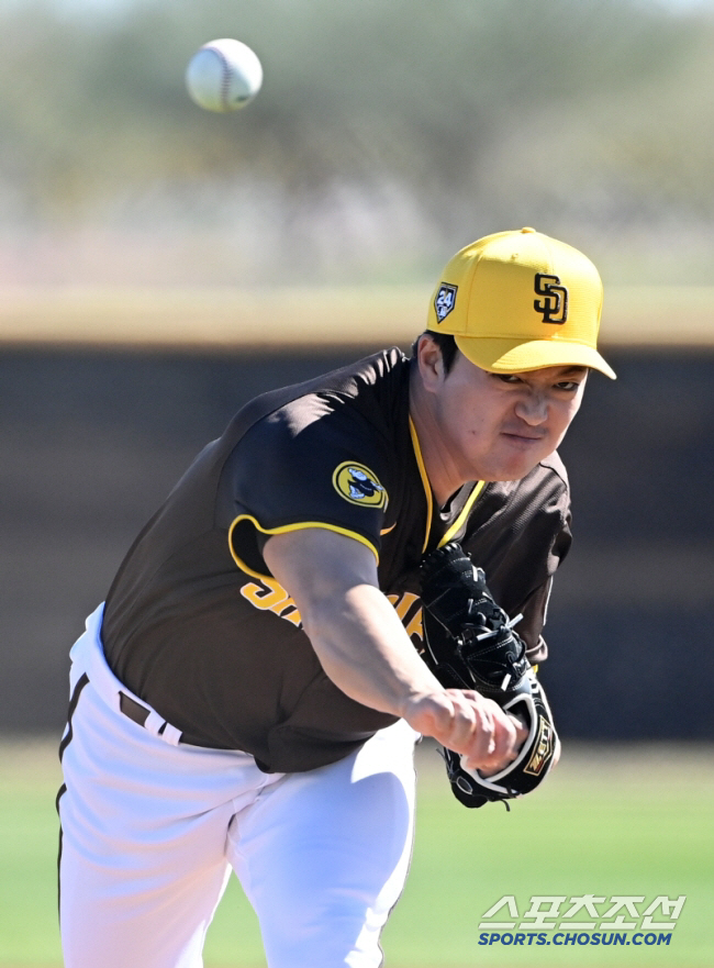 Going on a minor league tour with 3.2 billion won? Ko Woo-seok, who was invited to the spring camp, needs to show off his fiery fastball power now