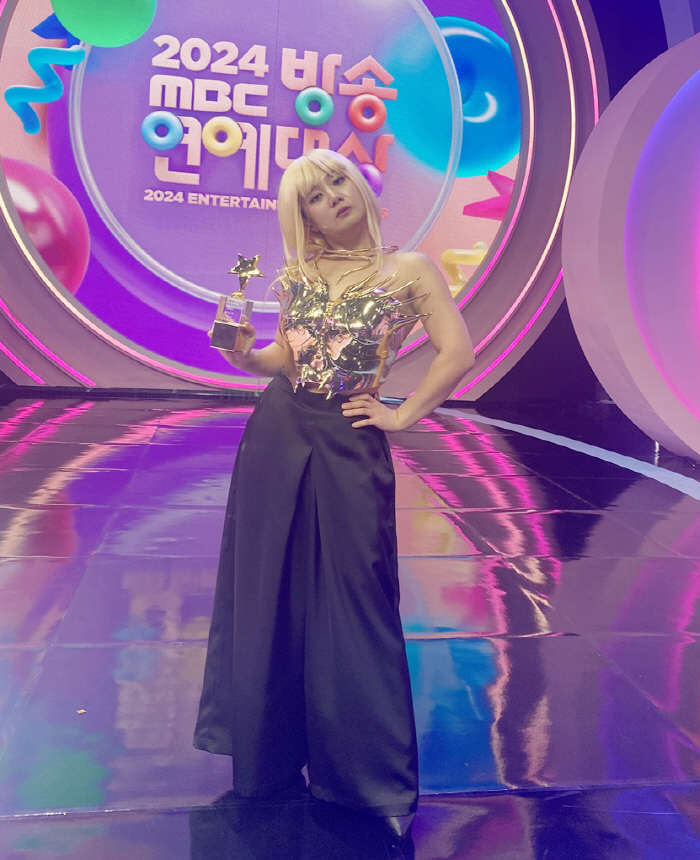 Park Na-rae Wins Top Excellence Award at 2024 MBC Entertainment Awards