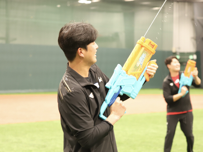 Squid Game at Campground! Kim Kwang-hyun to the final round to revive the loser → Even local spectators gathered