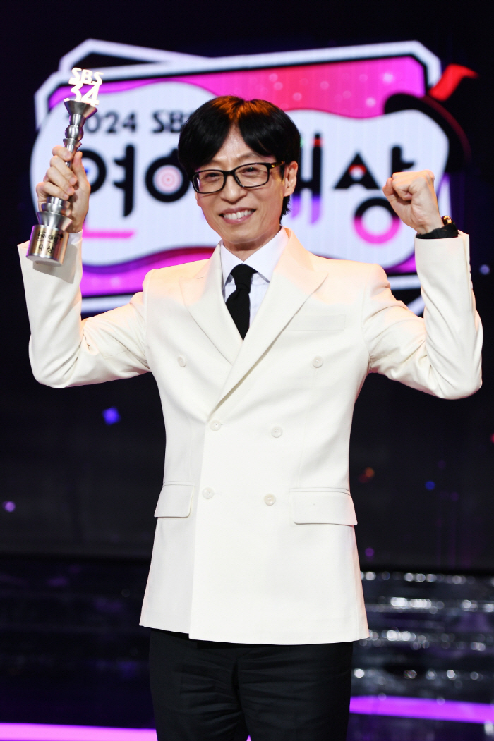 Yoo Jae-seok Wins 20th Career Grand Prize at 2024 SBS Entertainment Awards