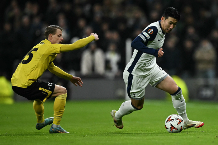  9 out of 10 Son Heung-min dribbles successful Tottenham 00 Elvesbury ends in the first half