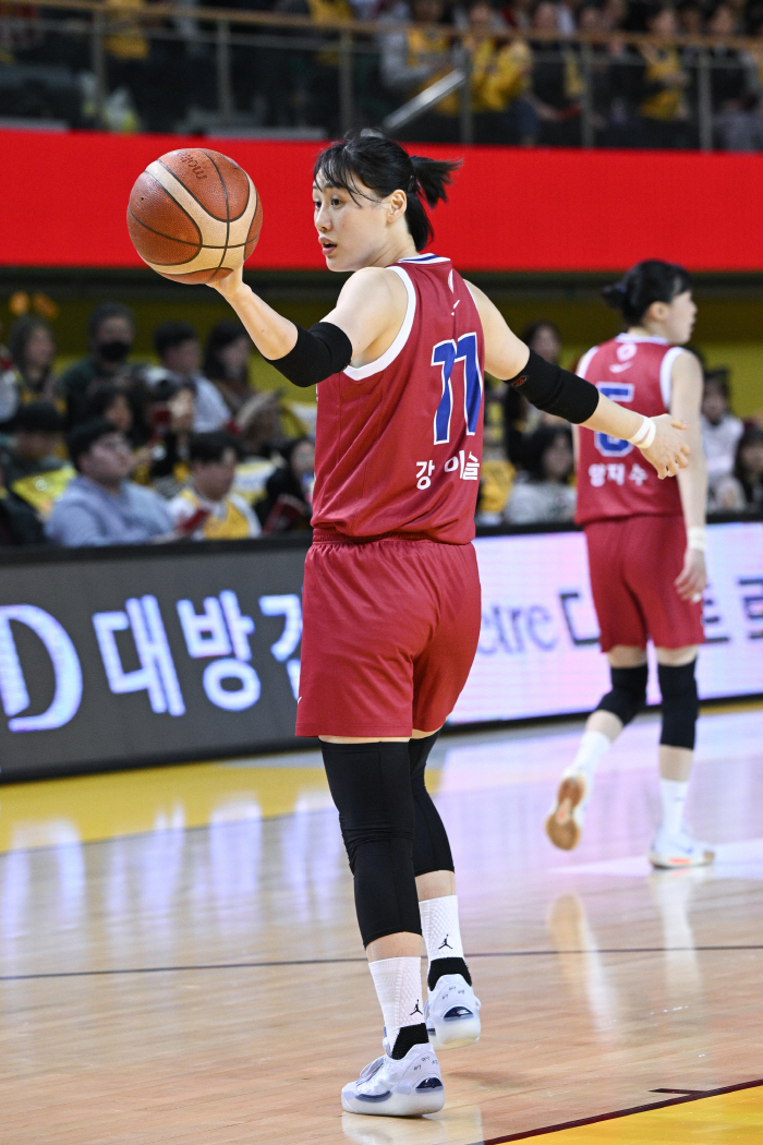 Queen Kang Yi-seul Exploded 28 Points, 13 Rebound...KB, Sonia, 30 points BNK 7061 and tied for fourth place