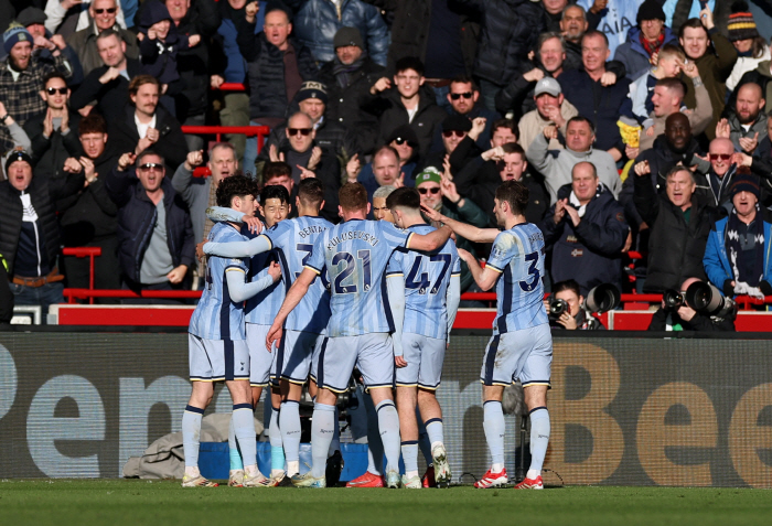  Son Heung Min's corner kick, one-man show to induce his own goal! Tottenham win away to Brentford! Escaped the league for the fourth time in a row