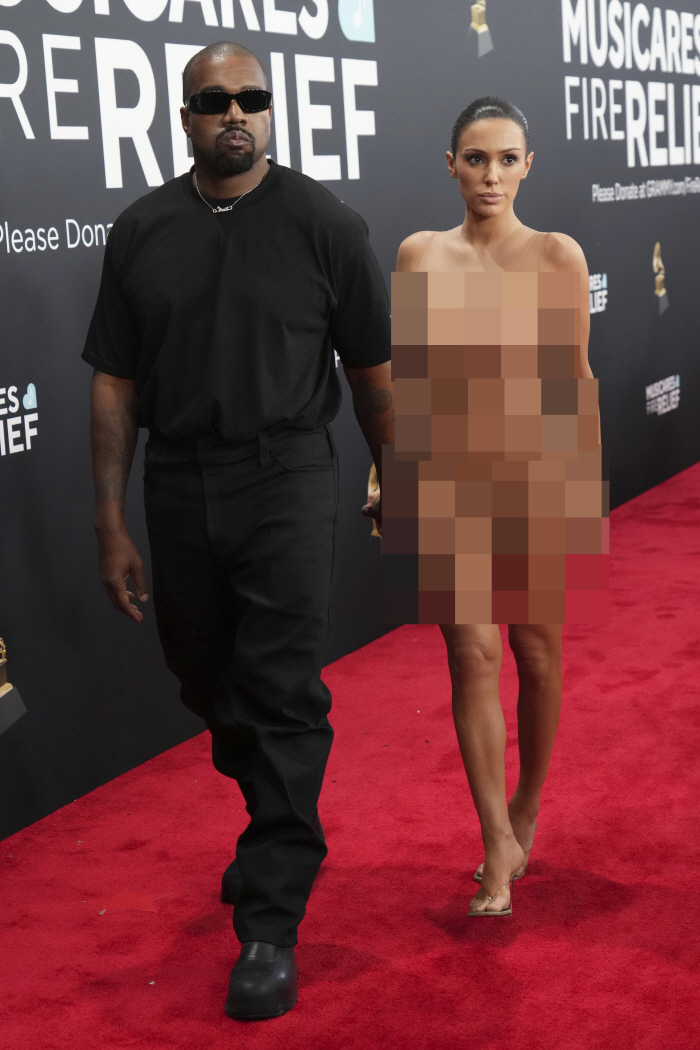 Kanye West ♥ Bianca Sensori Shocked to Appear at the Grammy with Full Body Nudes...I was sent off in the end