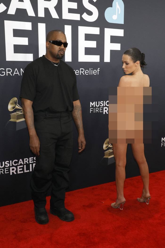 Kanye West ♥ Bianca Sensori Shocked to Appear at the Grammy with Full Body Nudes...I was sent off in the end