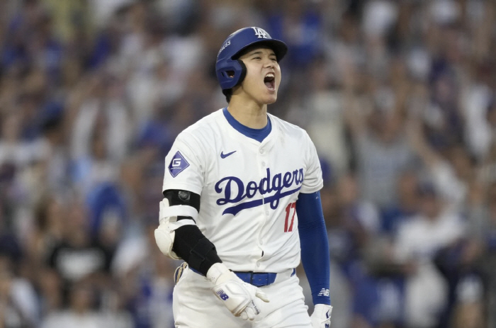 And for the first time in history! 43 home runs, 34 steals, 141 strikeouts, Ohtani returns to the mound in May