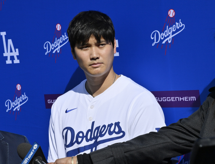 And for the first time in history! 43 home runs, 34 steals, 141 strikeouts, Ohtani returns to the mound in May