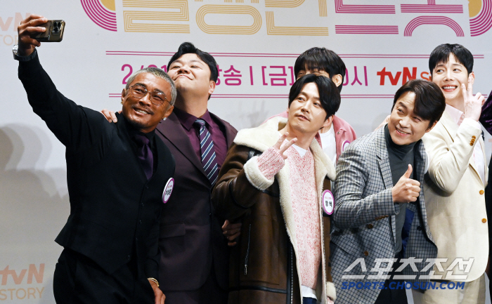  Choo Sung Hoon, let's take a picture