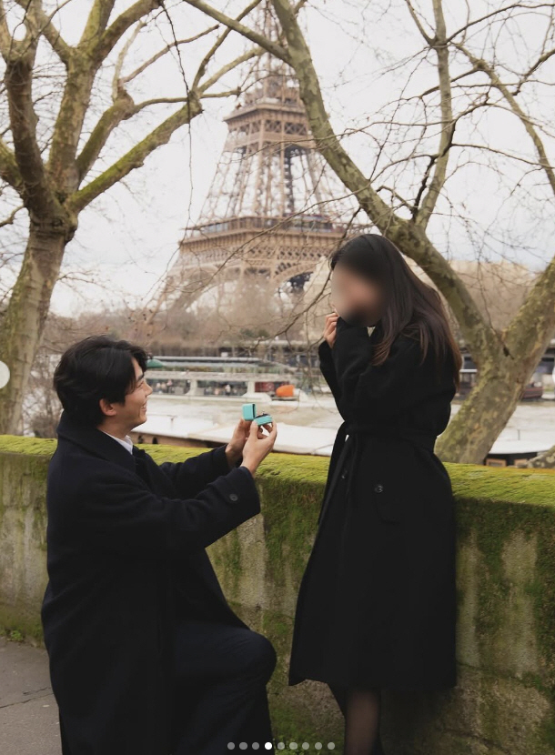 2PM’s Ok Taecyeon Reportedly Engaged Proposal Photo in Paris Goes Viral