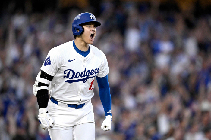 Are you sure you're okay? Ohtani returns as a pitcher, running across the minor pitch and hitting the head