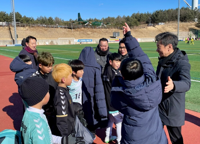 Candidate Chung Mong-kyu encourages Youngdeok Youth Soccer Tournament to take the first step since the election of KFA president was confirmed on the 26th