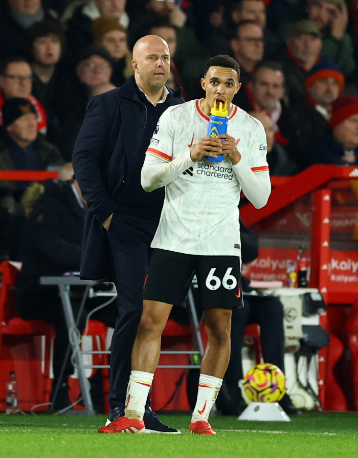 The energy of the universe is a big boon for Son Heung-min to win for the first time, and Liverpool's core Alexander Arnold injury is absent from the second leg of the Carabao Cup semifinal