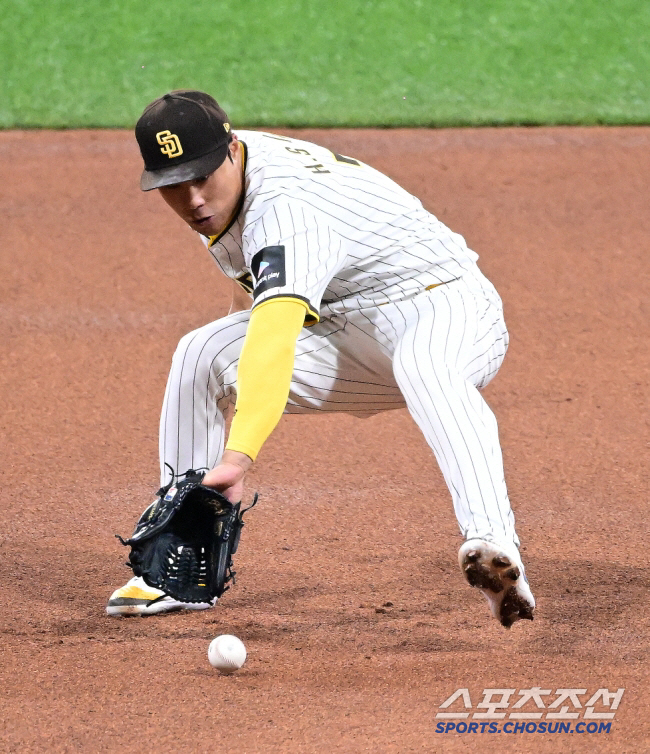 Like Ryu Hyun-jin five years ago? ...Kim Ha-sung, who changed his uniform, will his career crisis → fly to the temporary stadium's foothold 