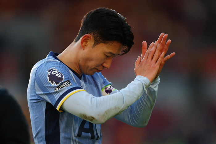 Son Heung-min is shocked. He really wants to cryTottenham signals a fall in the relegation zone, not a championship → The only support cruciate ligament injury  season out