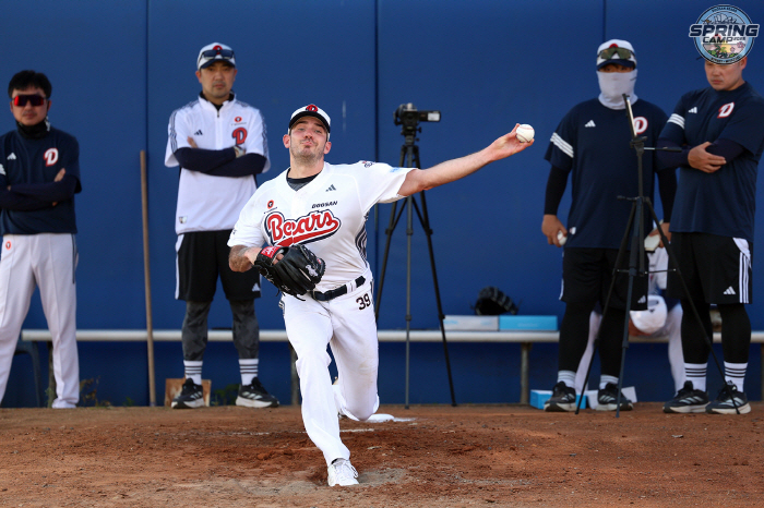 Why did this player come to KBO? Irvin Log, a famous foreigner, actually looked at bullpen pitching. 