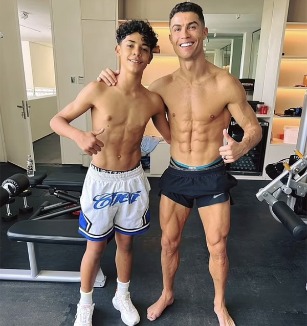 GOAT Ronaldo's secret to his 40th birthday is revealed...I admit that I don't have my own life, but I still have good exercise like I did 20 years ago