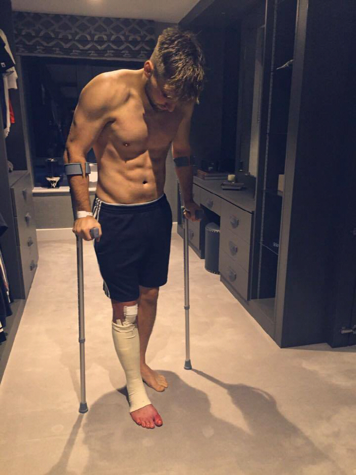 Injury missed for 1,738 days! EPL's all-time glass body is scheduled to miss 4 weeks due to recurrence of almost collapsing fans. → He will return to training soon because it is not serious