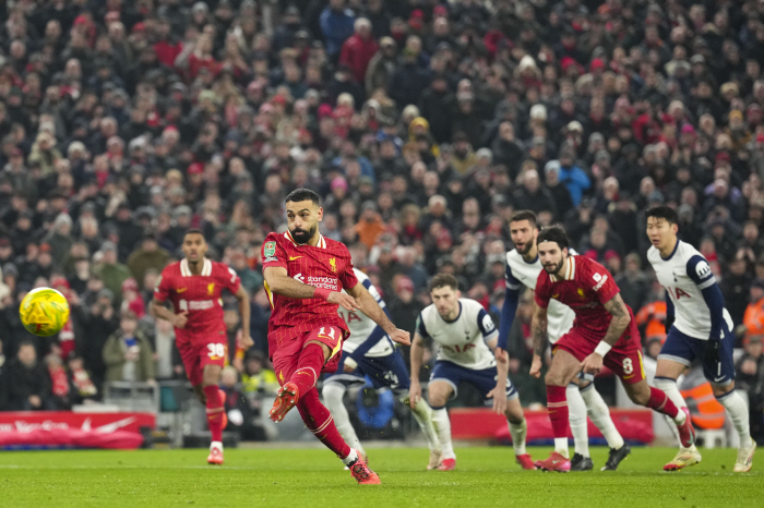 Are you the captain of Tottenham? Son Heung-min, who wants to cry, was brutally attacked by his seniors