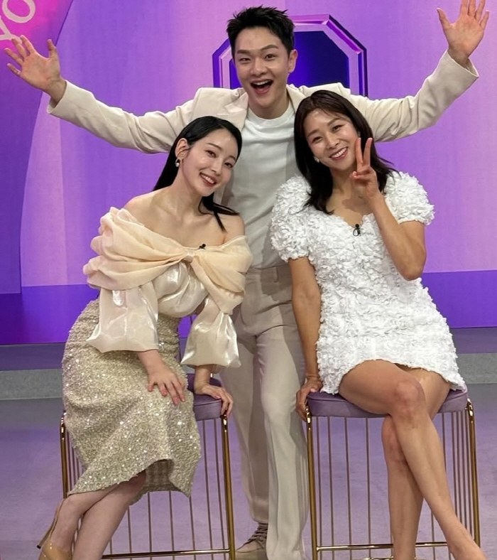 Jang Shin-young and Kang Kyung-joon don't even live in an affair, but they're making only money...Let's laugh when our minds win