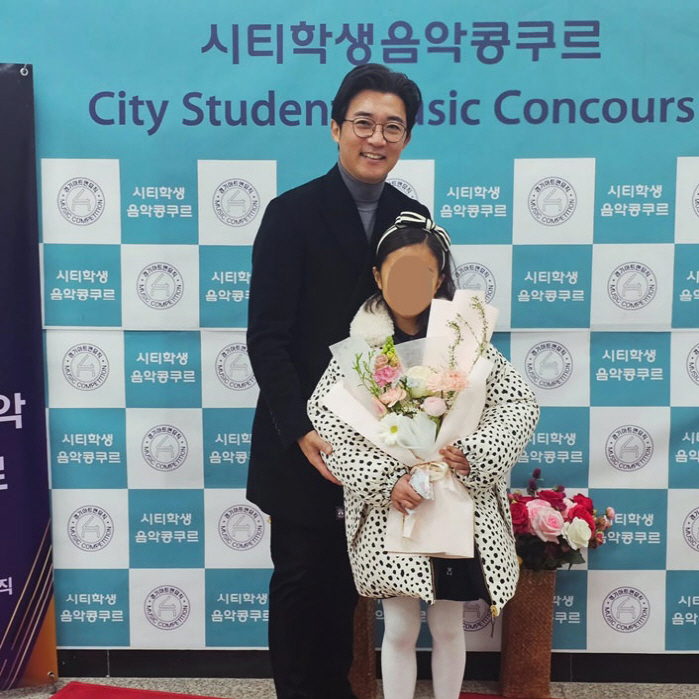 Ahn Jae-wook's daughter won a second prize in her first piano competition I'm so proud of you