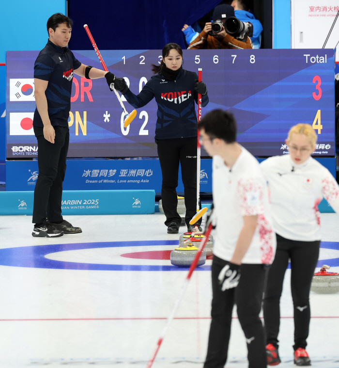 Ahn Jung-geun, who doesn't know how to give up, lost well! Curling mix double, 1st place and super close match, 6 to 7 stone loss, first silver medal! 