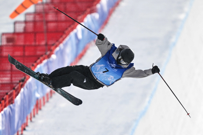  Halfpipe Lee Seung-hoon, Freeski's first Asian Games gold medal, Moon Hee-sung → Women's team leader Yoo Jin-do is also harvested