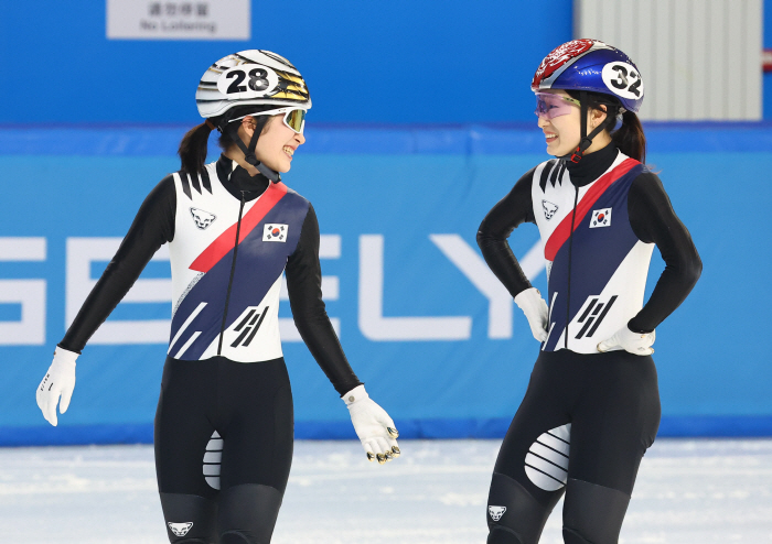  New short track star Kim Ki-li wins two gold medals in the women's 1500m short track gold medal