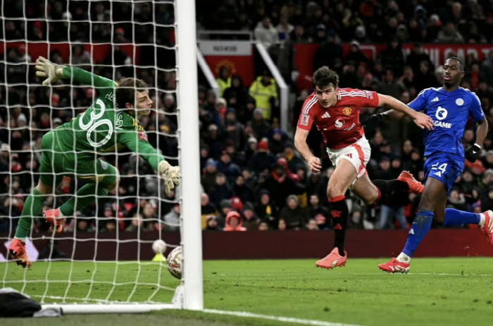 I didn't even need to watch the offside → VAR that's too obvious! Maguire should not have scored an explosive goal in controversy over the winning goal