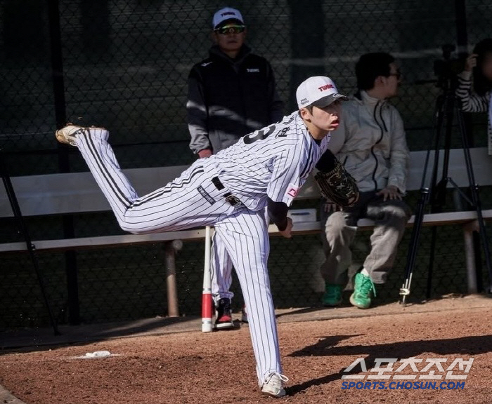 The reason why the speed gun was removed from the first bullpen pitching, the captain Cha, the amount of chagrin, and the first bullpen pitching because he was afraid of overdoing it. Pre-blocking injury evil spirits to find the 5th starter and must-win group 