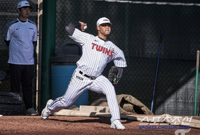 The reason why the speed gun was removed from the first bullpen pitching, the captain Cha, the amount of chagrin, and the first bullpen pitching because he was afraid of overdoing it. Pre-blocking injury evil spirits to find the 5th starter and must-win group 