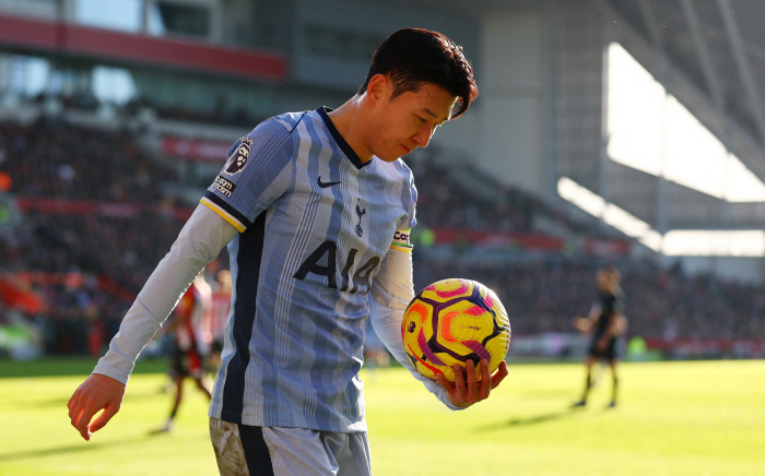 Shocking! SON doesn't even look like a captain → Go away quickly, living legend Son Heung-min ignores his 10-year commitment, but criticizes Tottenham's seniors excessively