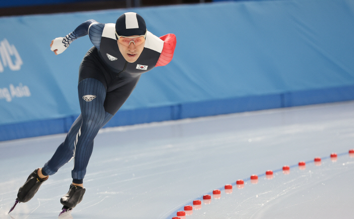 Are you sure you were born in 1988? Cheol-in Lee Seung-hoon's 5,000m flame race continues to challenge for the most medals in the fourth place living legend with 0.9 seconds. 