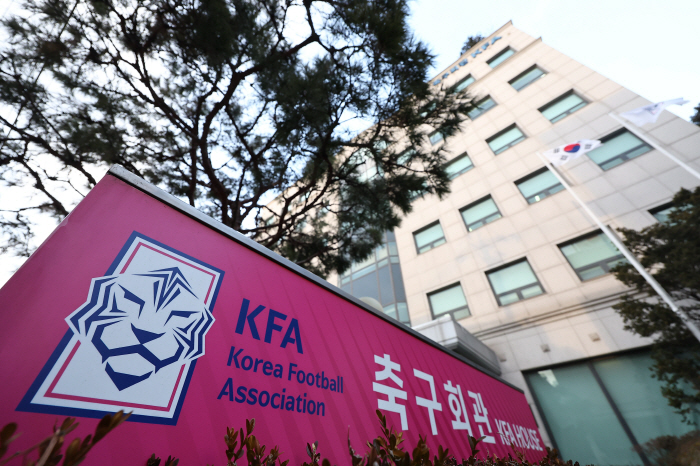 Chung Mong-gyu → It is impossible to maintain candidate Huh Jung-moo's qualification and expand the number of electors due to the regulation on the 26th, the election of the KFA chairman...Confirmation of Electors' List on the 15th