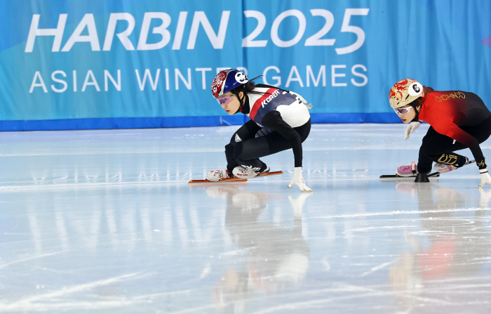  Collision with athlete → Korean short track speed skating on the last lap, women's 3000m disappointing 4th place China 金