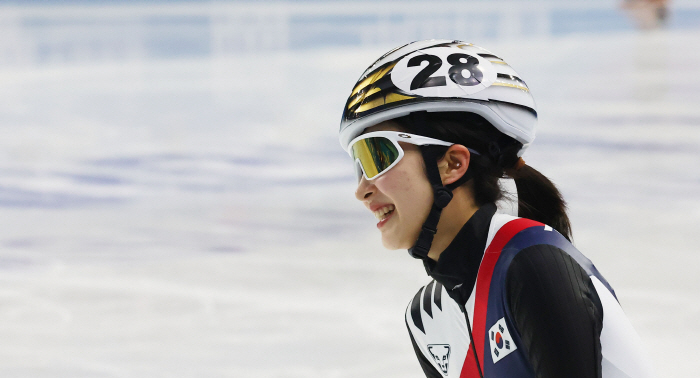  Collision with athlete → Korean short track speed skating on the last lap, women's 3000m disappointing 4th place China 金