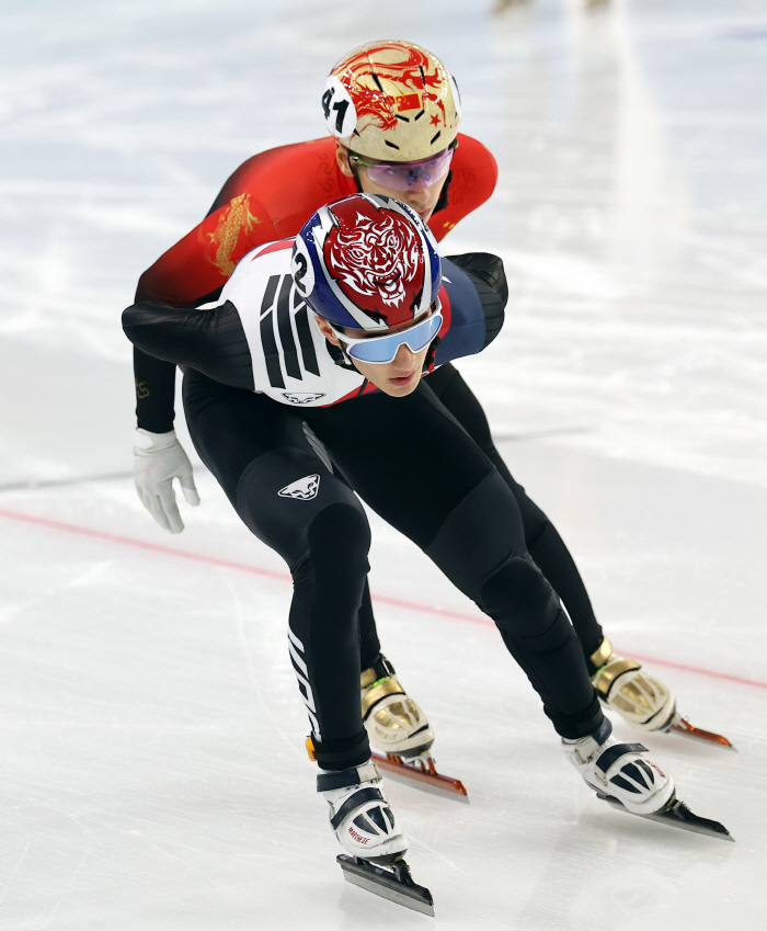  No. 1 guard Lin Xiaojun used a bad hand → Unfortunate penalty Korean short track, men's 5000m relay disqualified