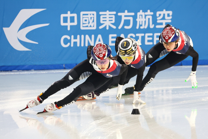  Short track sign → Another record! Choi Min-jeong Wins Women's 1,000m Short Track  Two-time Gold Medal Kim Ki-li