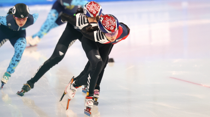  Short track sign → Another record! Choi Min-jeong Wins Women's 1,000m Short Track  Two-time Gold Medal Kim Ki-li