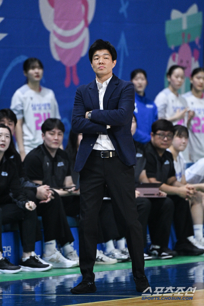  Lee Minji's controversial 3-point shot at the end. Director Ha Sang-yoon of Samsung Life Insurance, honestly, didn't feel good