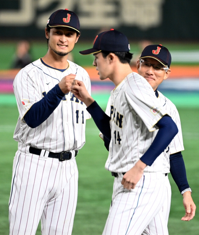 Sasaki, are you tired? Darvish, I'll help you. Darvish, even though you've become an enemy, the main goal as a human being is a full-time rotation in three years