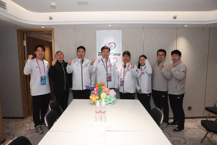 Team Korea's support X sports diplomacy, 24 hours short of time, even in Harbin, the elected president of Yoo Seung Min, there is no pause. 